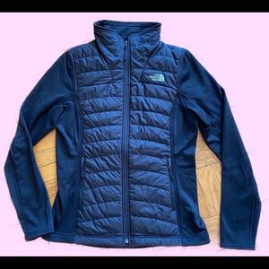 Like new condition North face puffer! Thermoball Technology